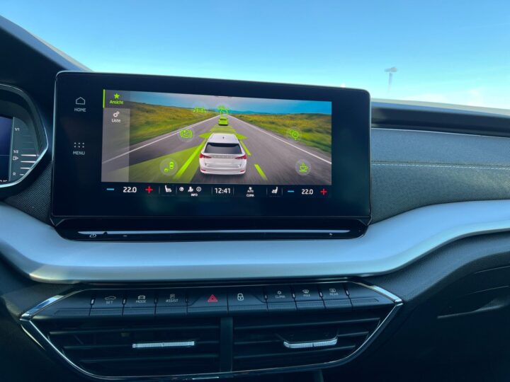 Abbildung Fahrzeugdetailansicht Skoda Octavia - Nr. 23