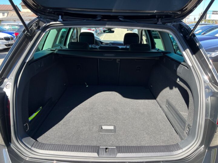 Abbildung Fahrzeugdetailansicht Volkswagen Passat Variant - Nr. 14