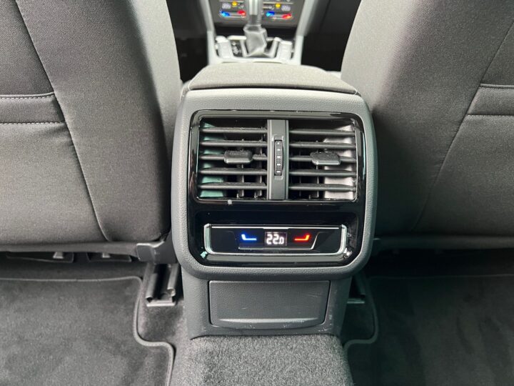 Abbildung Fahrzeugdetailansicht Volkswagen Passat Variant - Nr. 32