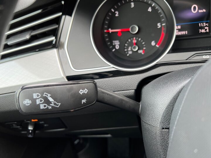 Abbildung Fahrzeugdetailansicht Volkswagen Passat Variant - Nr. 40