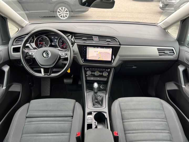 Abbildung Fahrzeugdetailansicht Volkswagen Touran - Nr. 8