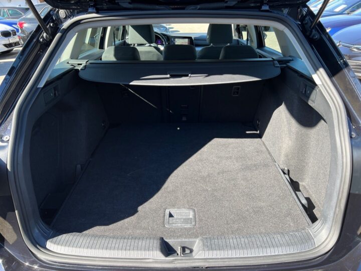 Abbildung Fahrzeugdetailansicht Volkswagen Golf Variant - Nr. 14