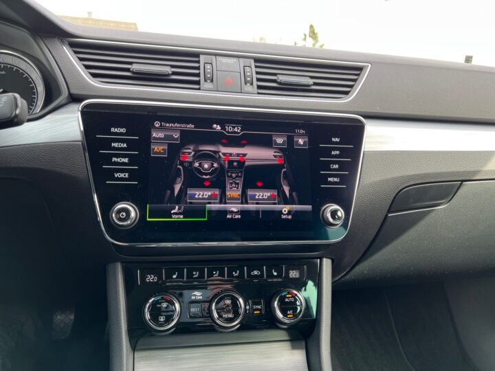 Abbildung Fahrzeugdetailansicht Skoda Superb - Nr. 27