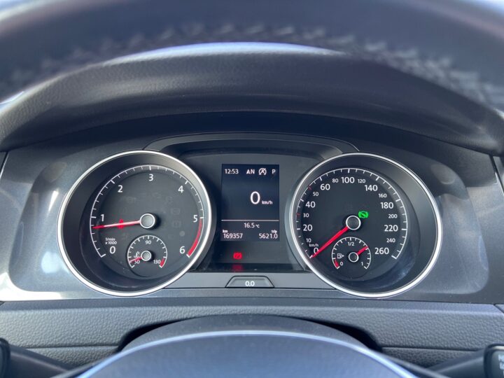 Abbildung Fahrzeugdetailansicht Volkswagen Golf Variant - Nr. 16