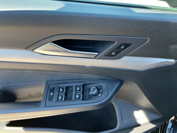 Abbildung Fahrzeugdetailansicht Volkswagen Golf Variant - Nr. 31