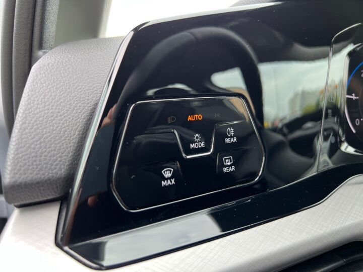 Abbildung Fahrzeugdetailansicht Volkswagen Golf Variant - Nr. 40