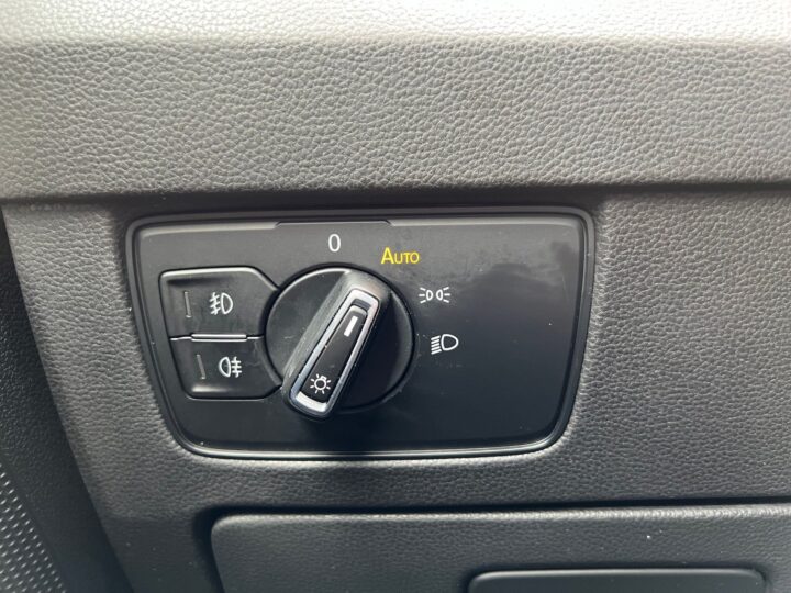 Abbildung Fahrzeugdetailansicht Volkswagen Passat Variant - Nr. 45