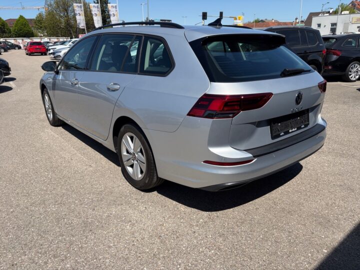 Abbildung Fahrzeugdetailansicht Volkswagen Golf Variant - Nr. 4