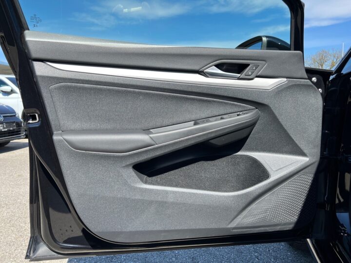 Abbildung Fahrzeugdetailansicht Volkswagen Golf Variant - Nr. 30