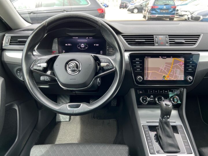 Abbildung Fahrzeugdetailansicht Skoda Superb - Nr. 10