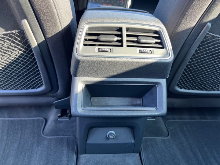 Abbildung Fahrzeugdetailansicht Audi e-tron - Nr. 34