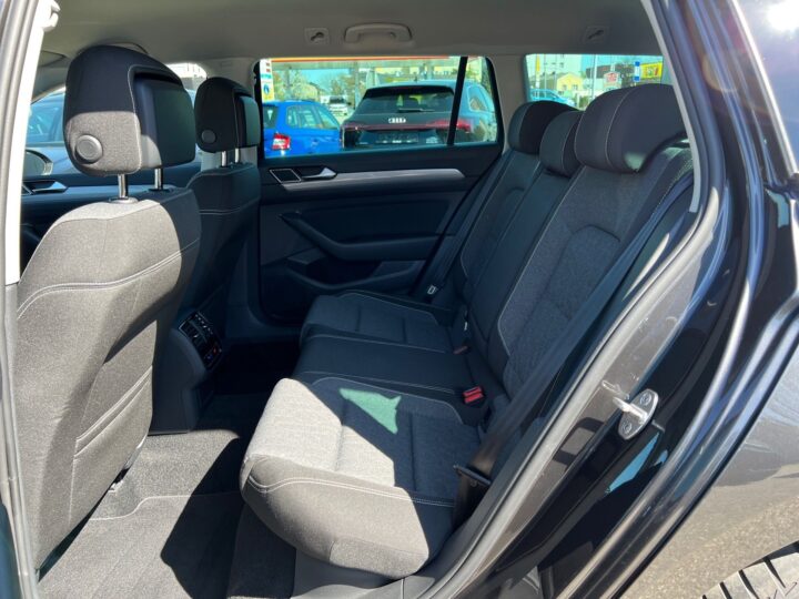 Abbildung Fahrzeugdetailansicht Volkswagen Passat Variant - Nr. 13