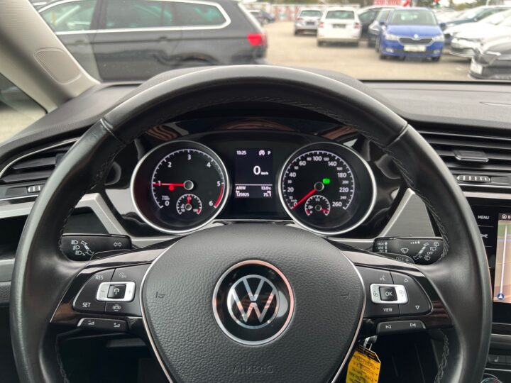 Abbildung Fahrzeugdetailansicht Volkswagen Touran - Nr. 14