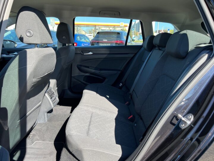 Abbildung Fahrzeugdetailansicht Volkswagen Golf Variant - Nr. 13