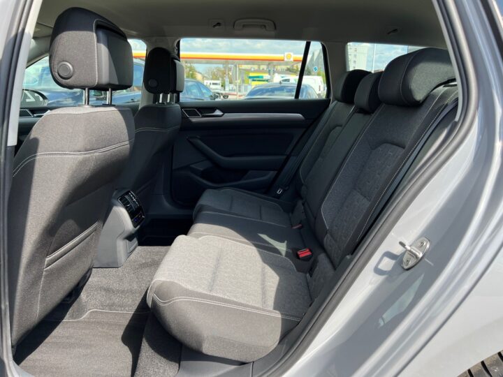 Abbildung Fahrzeugdetailansicht Volkswagen Passat Variant - Nr. 13