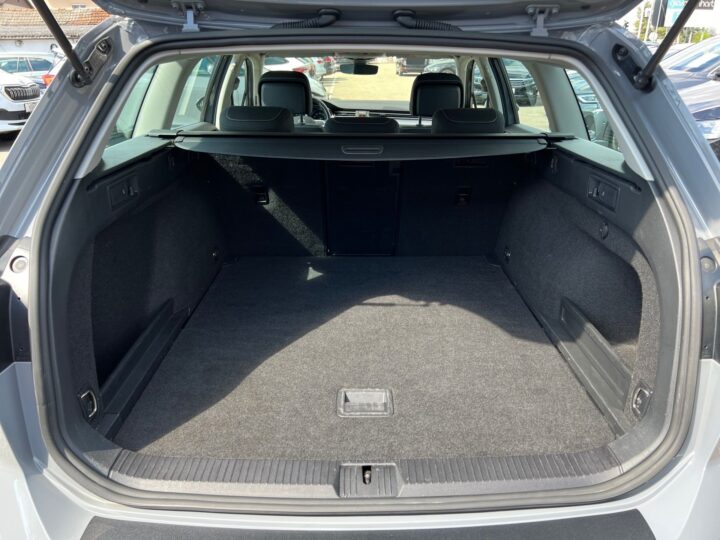 Abbildung Fahrzeugdetailansicht Volkswagen Passat Variant - Nr. 14