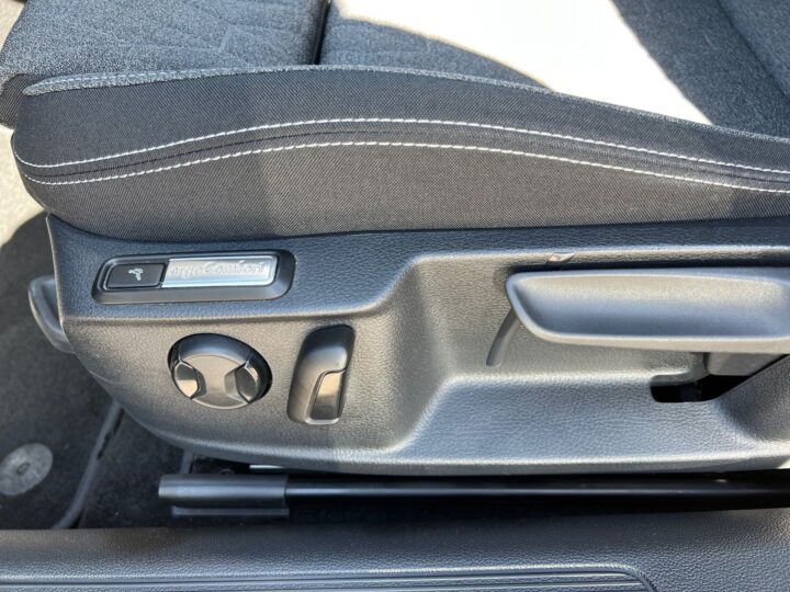 Abbildung Fahrzeugdetailansicht Volkswagen Passat Variant - Nr. 30