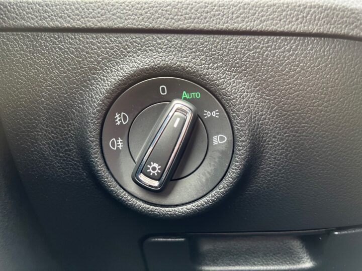 Abbildung Fahrzeugdetailansicht Skoda Superb - Nr. 47