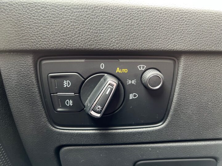 Abbildung Fahrzeugdetailansicht Volkswagen Passat Variant - Nr. 47