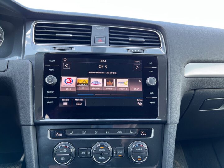 Abbildung Fahrzeugdetailansicht Volkswagen Golf Variant - Nr. 19