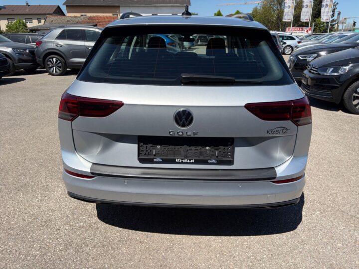 Abbildung Fahrzeugdetailansicht Volkswagen Golf Variant - Nr. 3