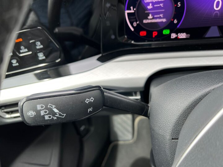 Abbildung Fahrzeugdetailansicht Volkswagen Golf Variant - Nr. 42