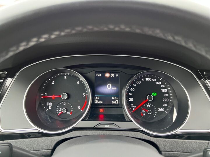 Abbildung Fahrzeugdetailansicht Volkswagen Passat Variant - Nr. 16