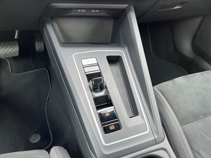 Abbildung Fahrzeugdetailansicht Volkswagen Golf Variant - Nr. 29