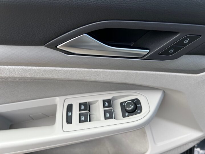 Abbildung Fahrzeugdetailansicht Volkswagen Golf Variant - Nr. 32