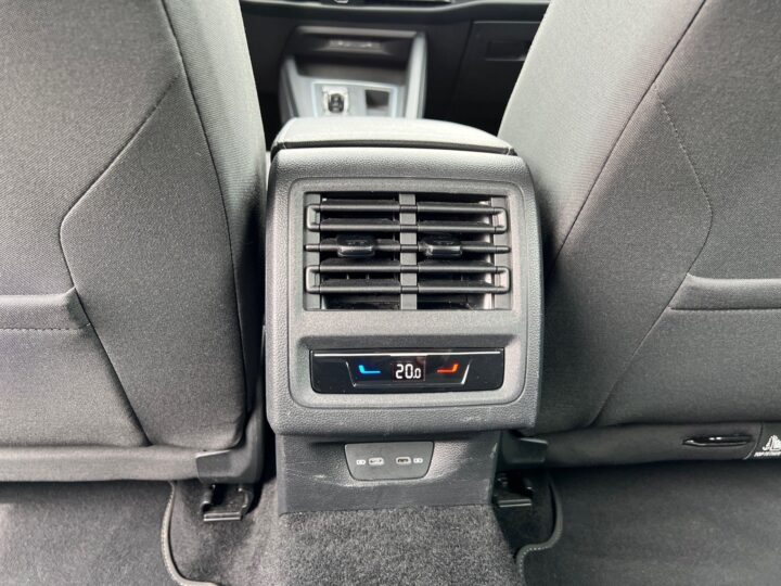 Abbildung Fahrzeugdetailansicht Volkswagen Golf Variant - Nr. 33