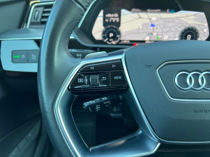 Abbildung Fahrzeugdetailansicht Audi e-tron - Nr. 43