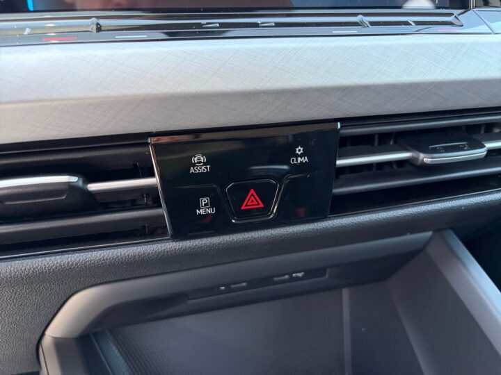 Abbildung Fahrzeugdetailansicht Volkswagen Golf Variant - Nr. 21