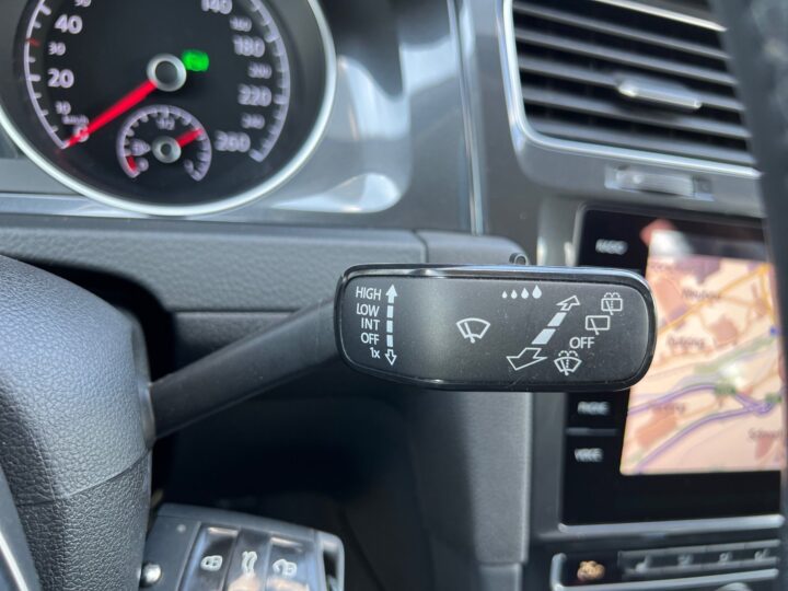 Abbildung Fahrzeugdetailansicht Volkswagen Golf Variant - Nr. 38