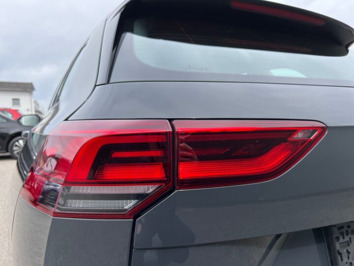 Abbildung Fahrzeugdetailansicht Volkswagen Golf Variant - Nr. 38