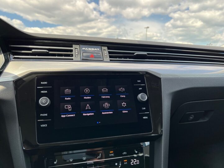 Abbildung Fahrzeugdetailansicht Volkswagen Passat Variant - Nr. 18