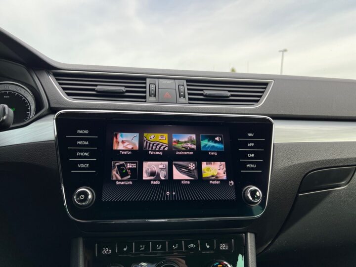 Abbildung Fahrzeugdetailansicht Skoda Superb - Nr. 18