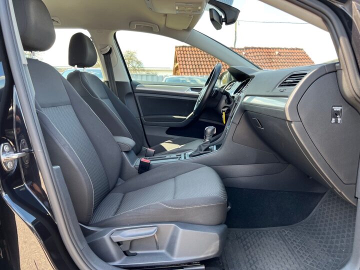 Abbildung Fahrzeugdetailansicht Volkswagen Golf Variant - Nr. 31