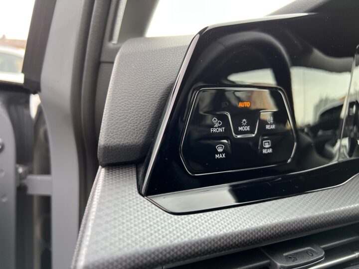 Abbildung Fahrzeugdetailansicht Volkswagen Golf - Nr. 43