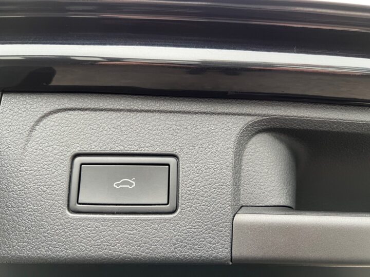 Abbildung Fahrzeugdetailansicht Volkswagen Passat Variant - Nr. 38