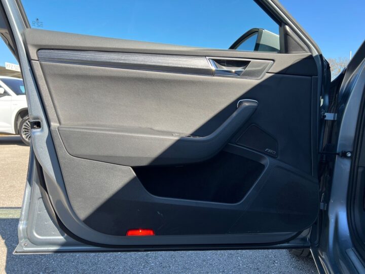 Abbildung Fahrzeugdetailansicht Skoda Superb - Nr. 30