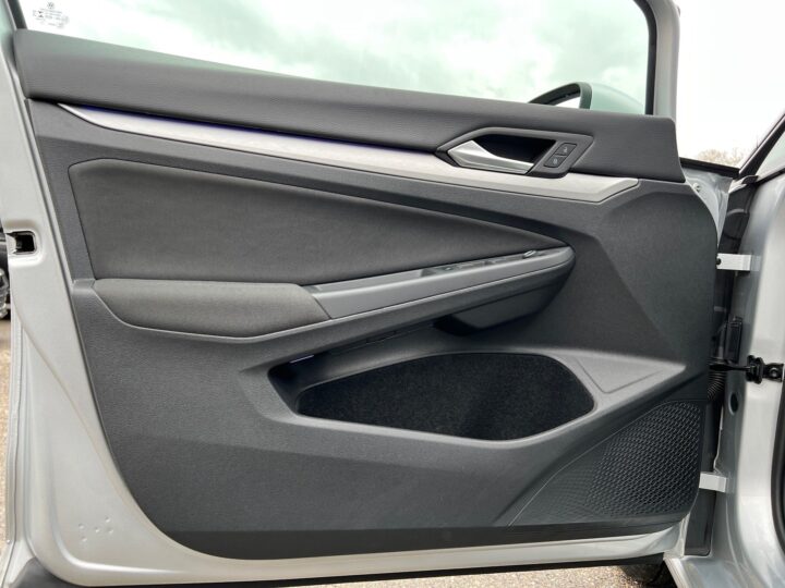 Abbildung Fahrzeugdetailansicht Volkswagen Golf Variant - Nr. 28