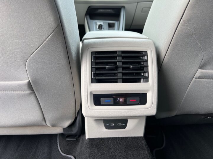 Abbildung Fahrzeugdetailansicht Volkswagen Golf Variant - Nr. 33