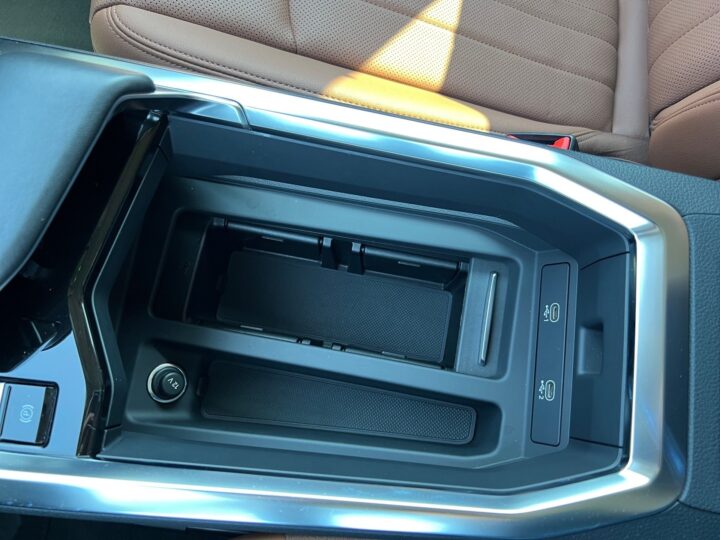 Abbildung Fahrzeugdetailansicht Audi e-tron - Nr. 30