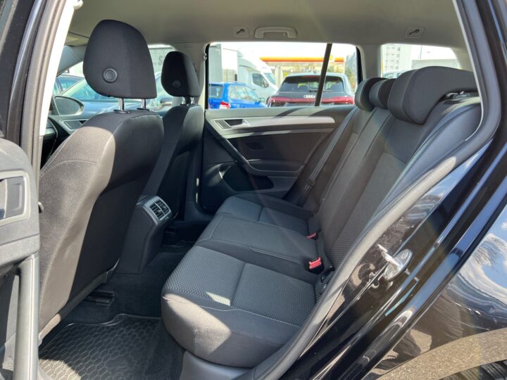 Abbildung Fahrzeugdetailansicht Volkswagen Golf Variant - Nr. 13