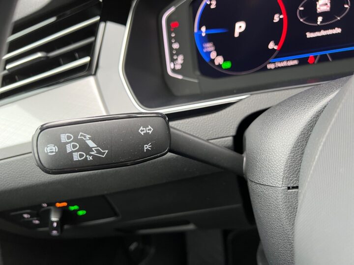 Abbildung Fahrzeugdetailansicht Volkswagen Passat Variant - Nr. 43