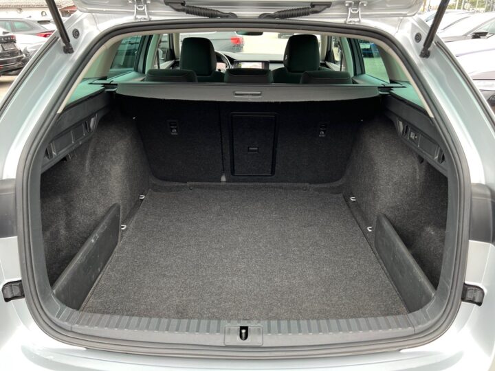 Abbildung Fahrzeugdetailansicht Skoda Octavia - Nr. 14