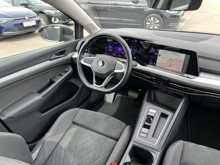 Abbildung Fahrzeugdetailansicht Volkswagen Golf Variant - Nr. 11