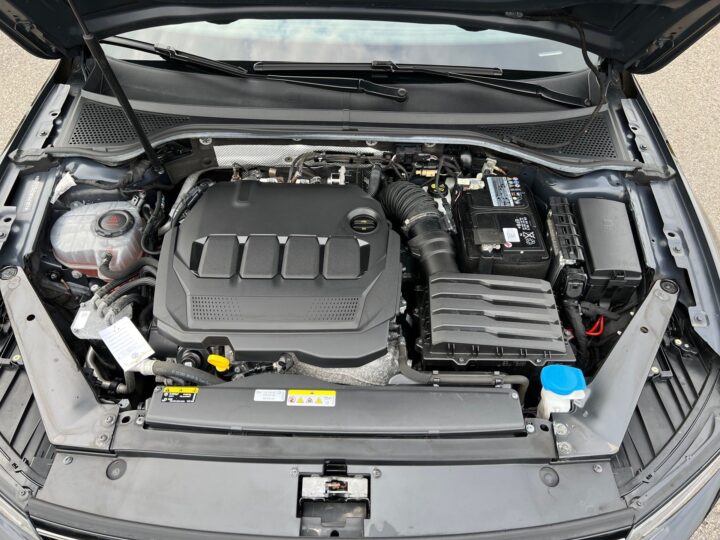 Abbildung Fahrzeugdetailansicht Volkswagen Passat Variant - Nr. 33