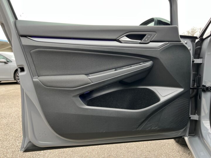 Abbildung Fahrzeugdetailansicht Volkswagen Golf - Nr. 30