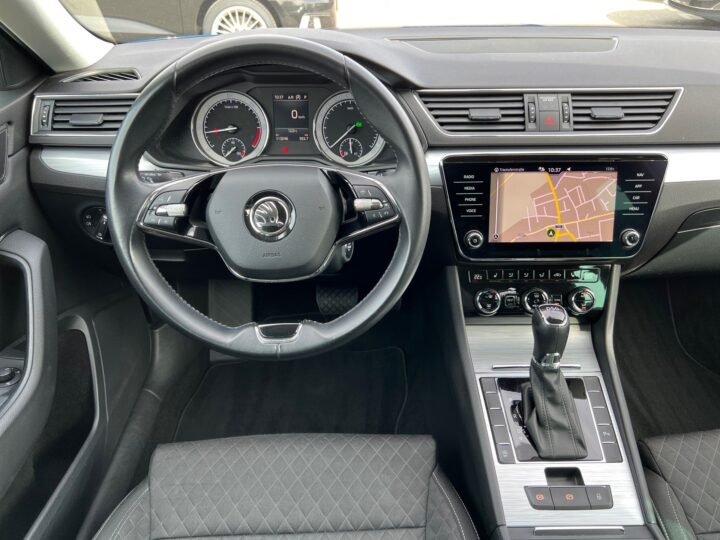 Abbildung Fahrzeugdetailansicht Skoda Superb - Nr. 10